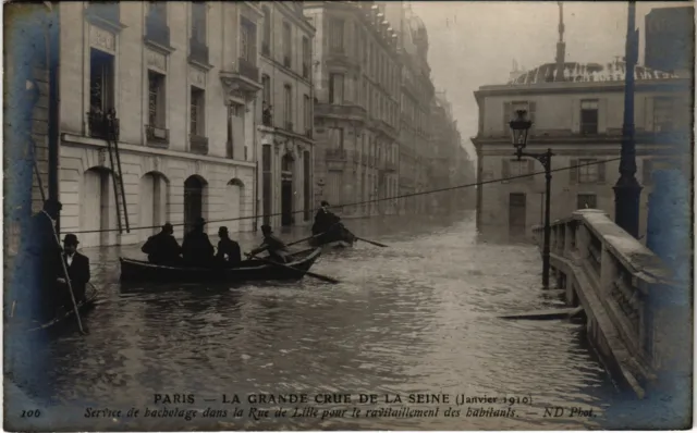 CPA Inondations PARIS 1910 Rue de Lille Ravitaillement (970979)