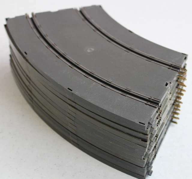 Lot n° 1 de 16 rails courbes GRISES  réf 321 circuit  " JOUEF  " pas  SCALEXTRIC
