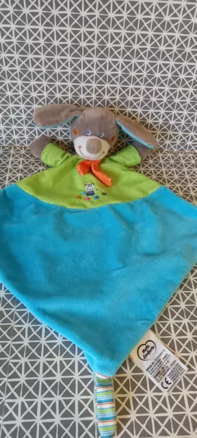Doudou plat chien gris bleu vert écharpe orange  chat pelotes Mots d'Enfants