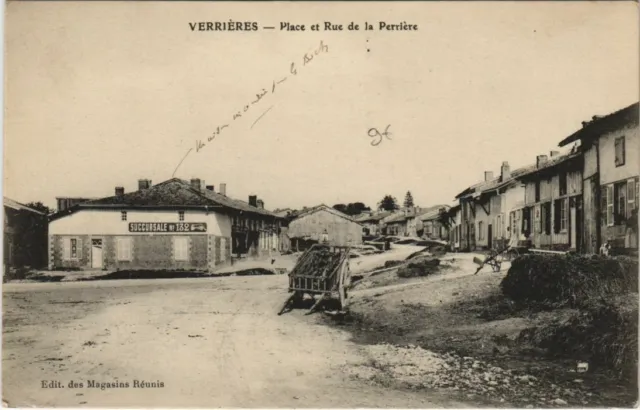 CPA VERRIERES Place et Rue de la Perriere (1114950)