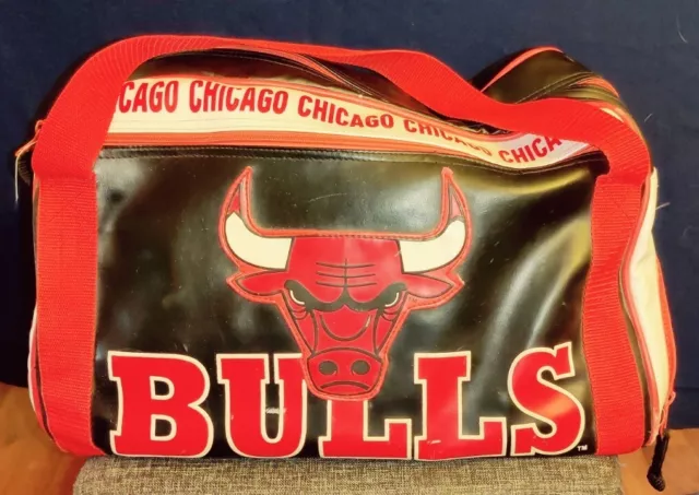Vintage Chicago Bulls NBA Basketball Large Faux Leather Duffle Gym Bag Jordan
