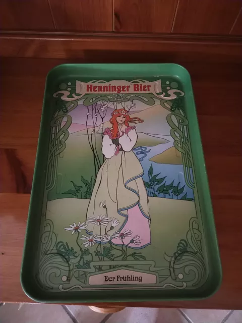 HENNINGER BIER   VASSOIO VINTAGE in latta Decorazione Liberty Art NOUVEAU