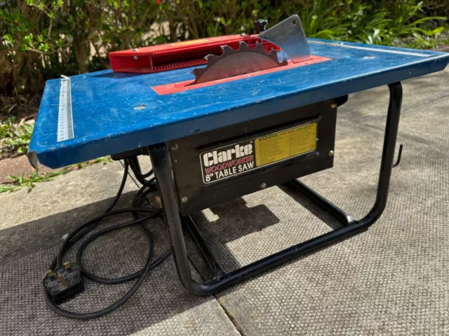 Clarke Woodworker table saw CTS800B . Full working order, decent blade 600 watt