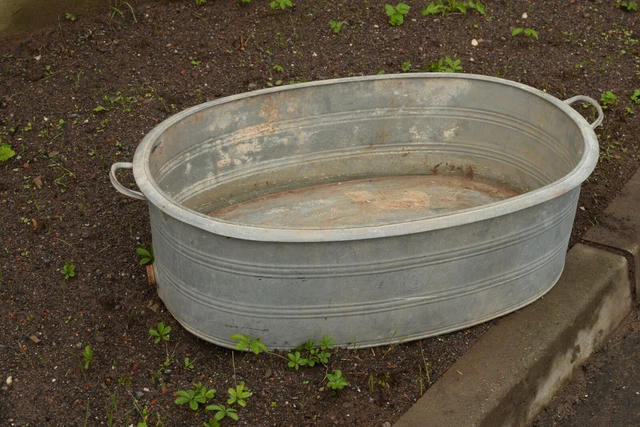 ALTE ZINK WANNE Kinderbadewanne Pflanzkübel Gartenteich Gartendeko