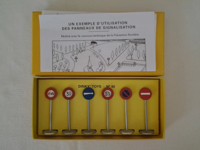 Set Dinky Toys Atlas - 6 Panneaux De Signalisation Pour Ville - Réf. 40 - Neufs (sous Blister Probablement)
