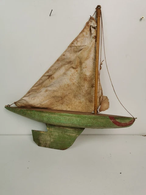 ANCIENNE COQUE DE VOILIER DE BASSIN - MARQUE BORDA ? | Gris Groseille Shop