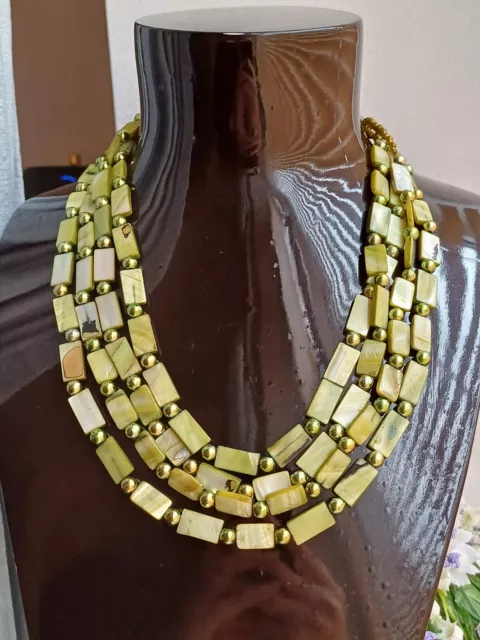 Beautiful Muilti Stranded Grren Mother Of Pearl Shell Beaded Necklace