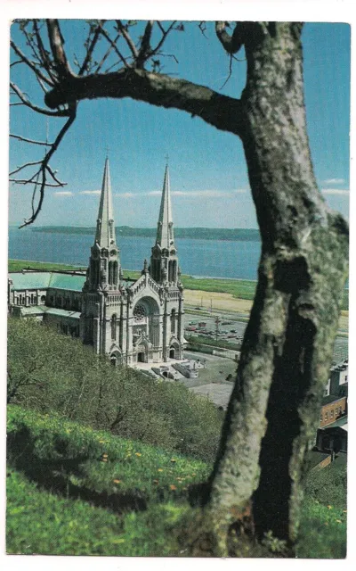 La Basilique The Basilica STE ANNE DE BEAUPRE Church  Quebec Canada Postcard