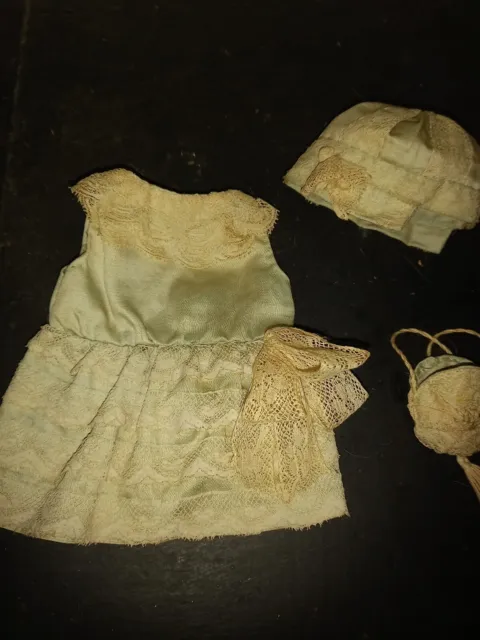 vêtements anciens de petite poupée jumeau: ensemble des années 1915/1920
