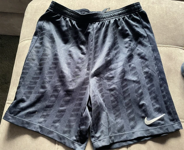 Pantaloncini Nike taglia L 12-13 anni