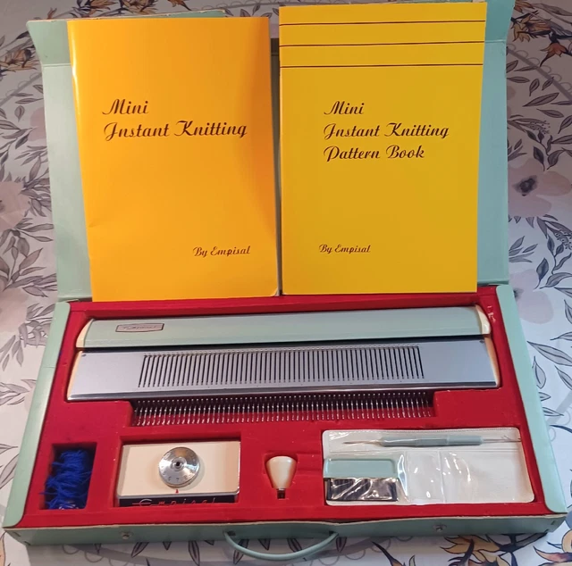 VINTAGE EMPISAL MINI Schnell Stricker Knitting Machine Original Box