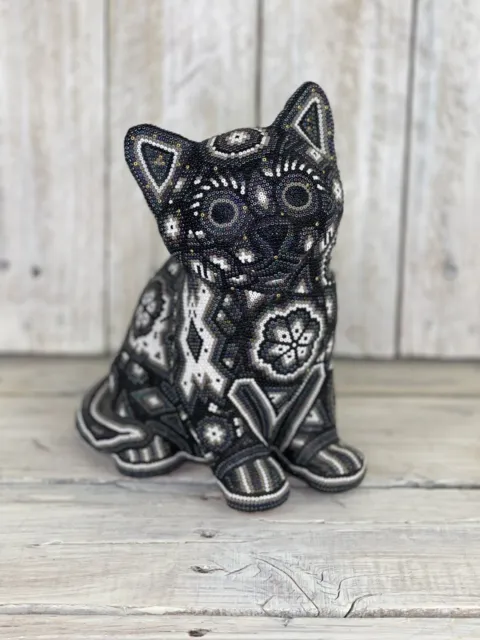 Wixárika Huichol Art - Cat Sculpture 8 in. | Beads on Glue.
