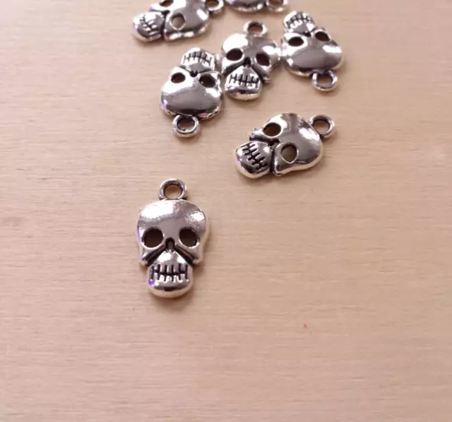 10 Schädel Schmuckanhänger Totenkopf Pirat Halloween Basteln Deko Charms Silber