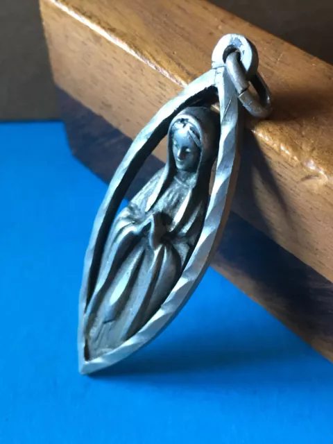 Vintage Grande Médaille Pendentif Argentée Sainte Vierge