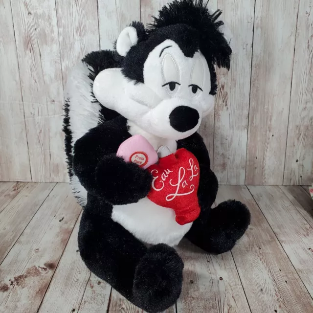 Hallmark Pepe Le Pew Talking Plush Skunk Eau La La Looney Tunes 10" Valentines