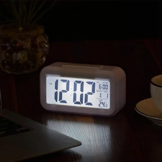 Digital Display Alarm Clock Battery Operated Snooze Design 5 Night Colors O9I9