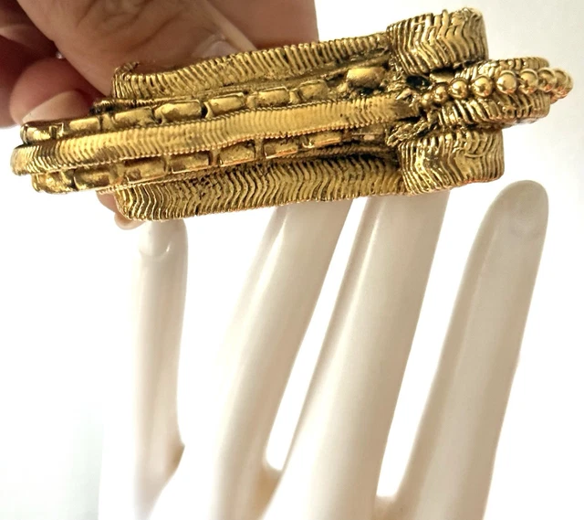 Broche Vintage Jacky De G Paris En Résine Dorée Avec Cristaux - Bijou De Couture Occasion