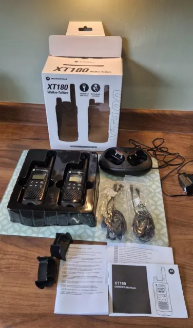 Motorola XT180 Pair of Walkie-talkies Walkie Talkie Boxed W Charger & Manual