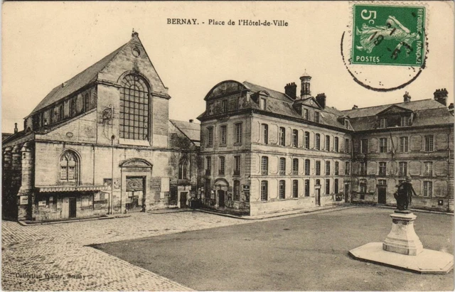 CPA BERNAY Place de l'Hotel-de-Ville (1149001)