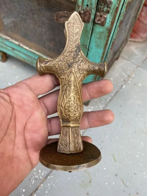 Handgeschmiedeter islamischer Schwertgriff aus antikem Messing. Original...