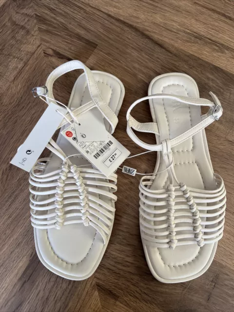 Sandali on sale bianchi zara