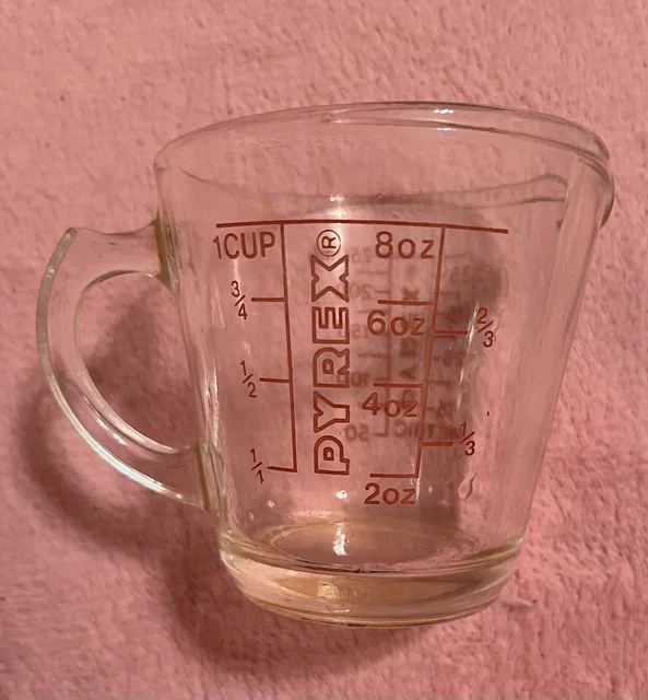 VINTAGE PYREX GLASS Measuring Cup 8 Oz 250 ml USA Red Letters DHandle