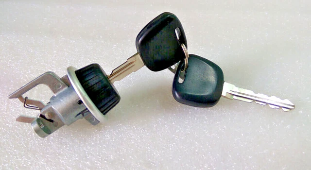 Glove Box Lid Lock With Key For Suzuki Samurai / Sierra SJ413 & SJ410