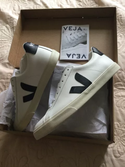 BRAND NEW VEJA TRAINERS,esplar  Logo Leather, Size 8(uk)