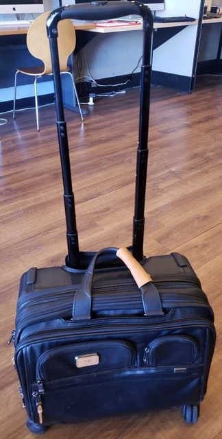 Tumi Alpha 2 Deluxe 4 Wheeled Laptop Case. 2