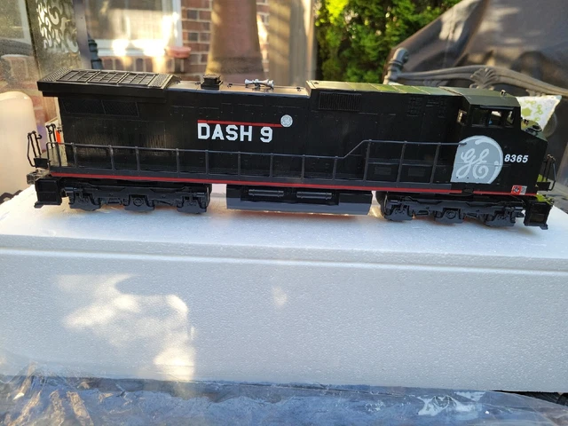 Lionel 6-18226 General Electric DASH - 9  Diesel Locomotive Demonstrator #8365