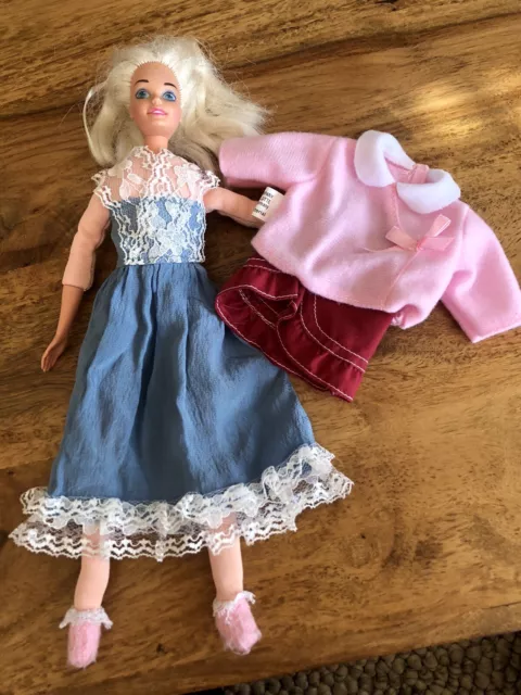 Alte Mattel Barbie Puppe mit weichem Körper. Herstellung 1975.