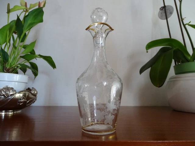Ancienne carafe cristal gravé Saint Louis ? Baccarat ? Legras ? A identifier