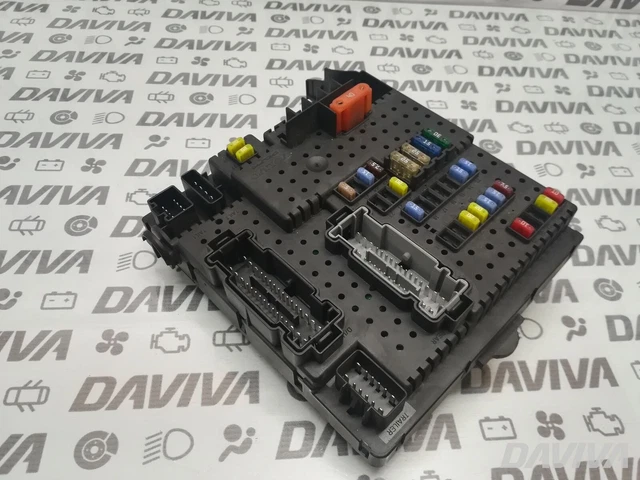 2006 Volvo XC90 D5 AWD Diesel Fuse Relay Control Module Unit 30728512 28017881