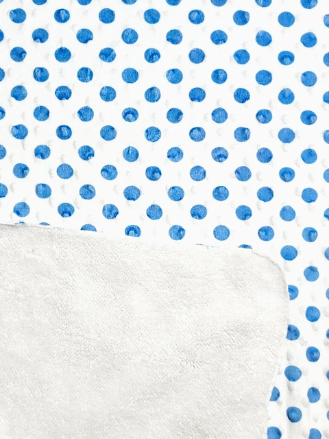 Manta blanca azul con círculos de lunares para bebé punto minky blanco sherpa reverso