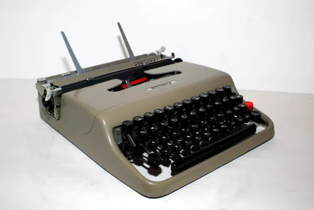 Olivetti _Lettera 22, qwertz, braun, imperial ,  typewriter, revidiert