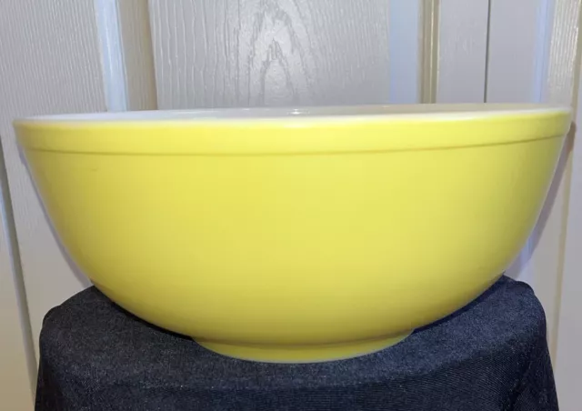 Vintage Pyrex Mixing Bowl Reverse Primary 404 Daisy Yellow A-20 Large 4 QT