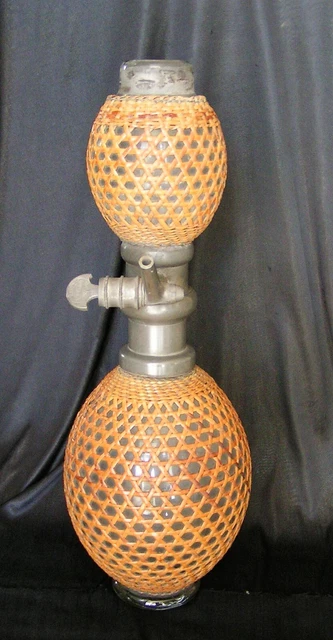 ANCIEN MOITIE DE SIPHON de BISTROT EAU de SELTZ PIED EN PORCELAINE ET CANNAGE