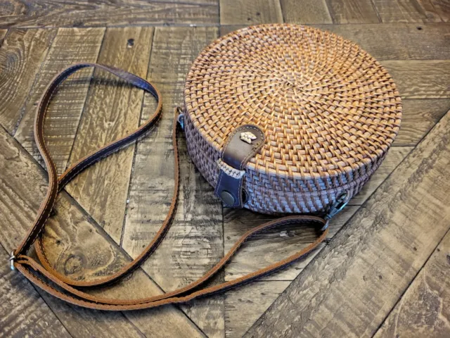 Circle Straw Crossbody Handbag Purse Round Rattan Fabric Honey Brown Wicker