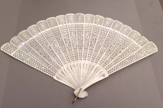 Antique Early 19th Century Pierced Work Brise Hand Fan 17.5" Span 10.5" Long