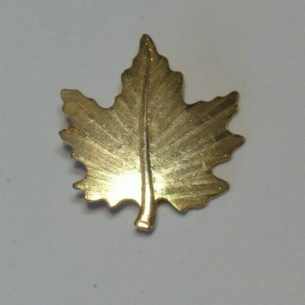 Vintage Costume Jewelry Gold Tone Maple Leaf Brooch Unsigned