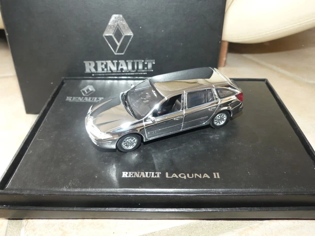 RENAULT LAGUNA II BREAK Chrome UNIVERSAL HOBBIES 1:43 coffret