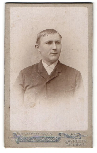 Fotografie G. Engelbrecht, Bayreuth, Portrait Mann in zeitgenöss. Mode