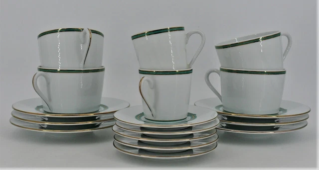 CHRISTOFLE PORCELAINE RUBANEA vert doré, 2 tasses à café + 4 déjeuners