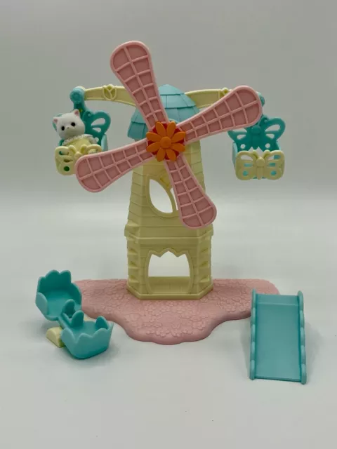 Sylvanian Families 5526 Baby Windmühle mit Figur  Puppenhaus-Spielset