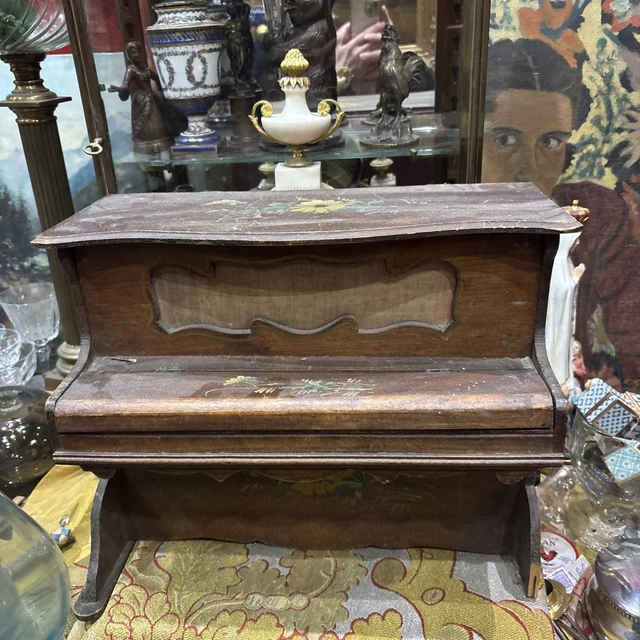 ANCIENNE BOÎTE À musique piano en bois fonctionne bien EUR 18,00 ANCIENNE BOÎTE À musique piano en bois fonctionne bien EUR 18,00