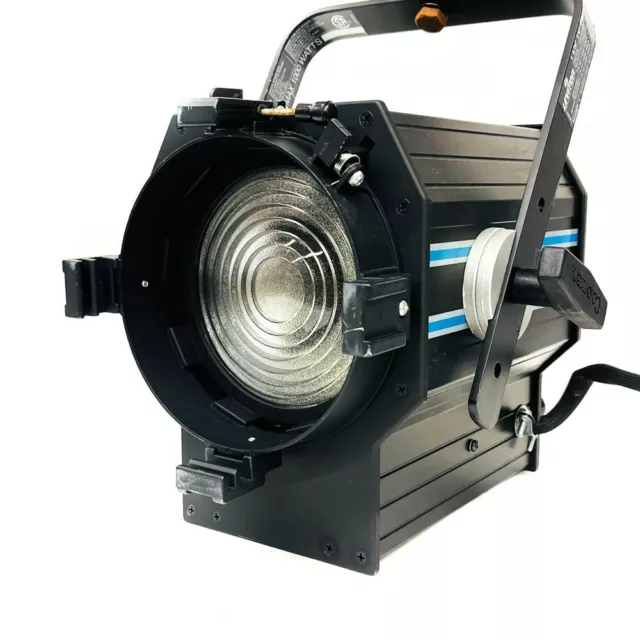 Luz de estudio puntual Leviton Colortran 1 kW TV Fresnel 100-515 1000W sin bombilla