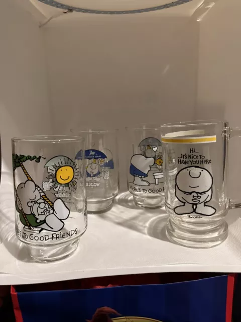 Ziggy 7Up Glass (1977) & Mug 4-Piece Set Tom Wilson “Here’s To Good Friends” Lot