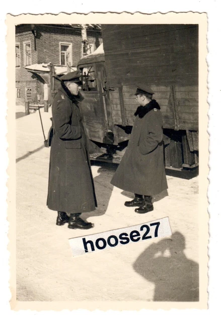 Foto WH Offiziere Knautschmützen Winter Ostfront LKW Quartier 2.WK orig. 0811