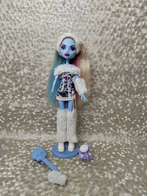 Monster High, Abbey Bominable, First Wave Doll, Pet and Stand, Missing Hand