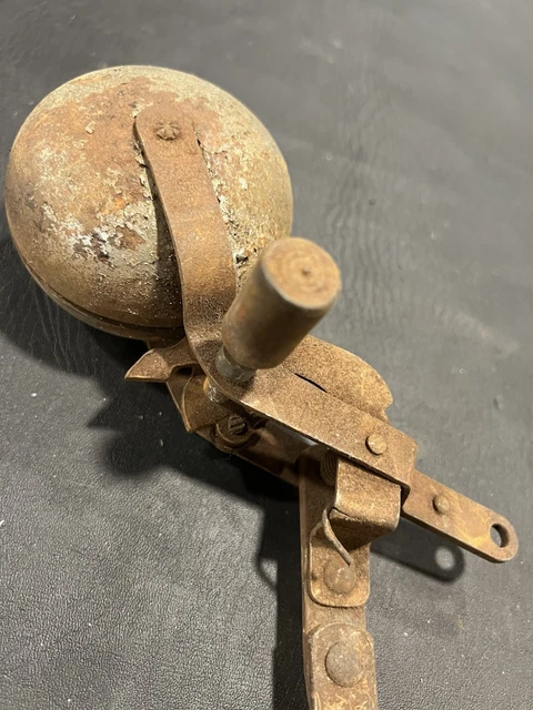 Sonnette vintage ancienne cycle FURIC LANVOLLON velo Frech old bike Sonnette vintage ancienne cycle FURIC LANVOLLON velo Frech old bike